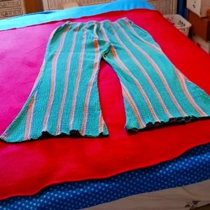 FREE PEOPLE VERY NICE  AND COMFY PANT GREEN WITH STRIPS DIFERENTS COLOR, SIZE SM